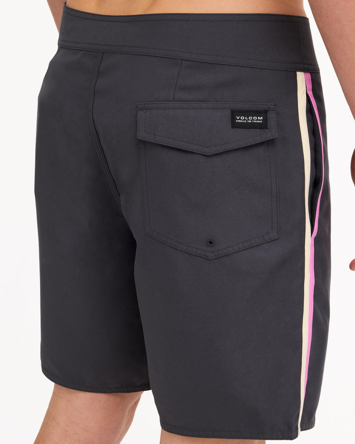 ucybs03009_volcom_asb_dtl1