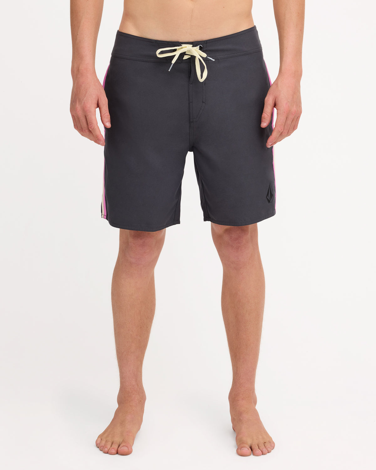 ucybs03009_volcom_asb_frt1