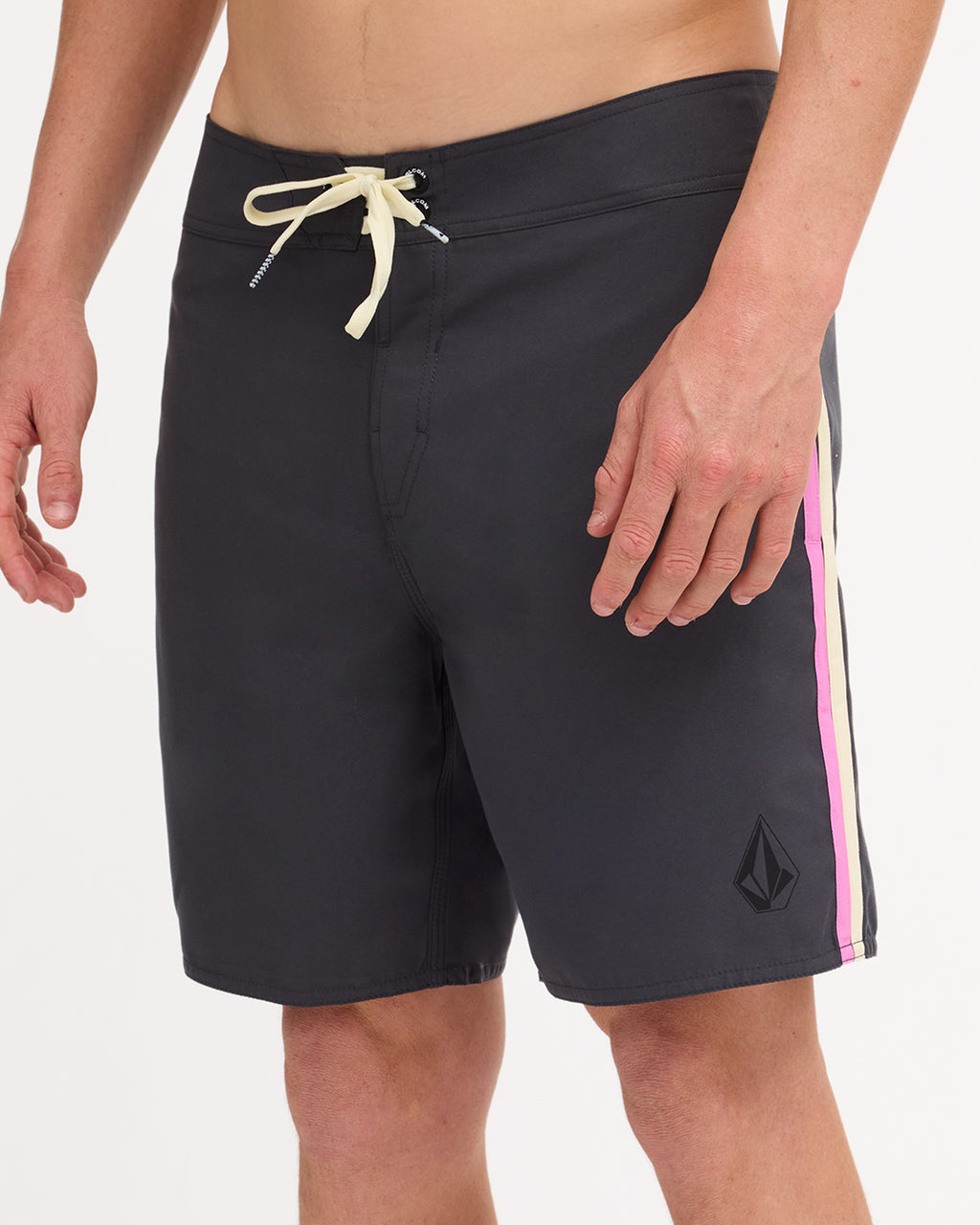 ucybs03009_volcom_asb_sd6