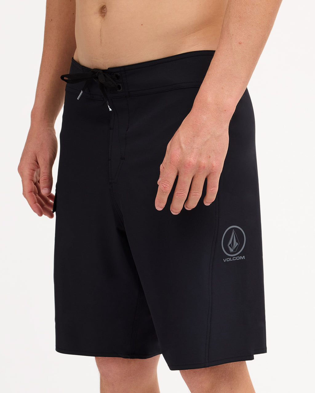 ucybs03010_volcom_blk_sd6
