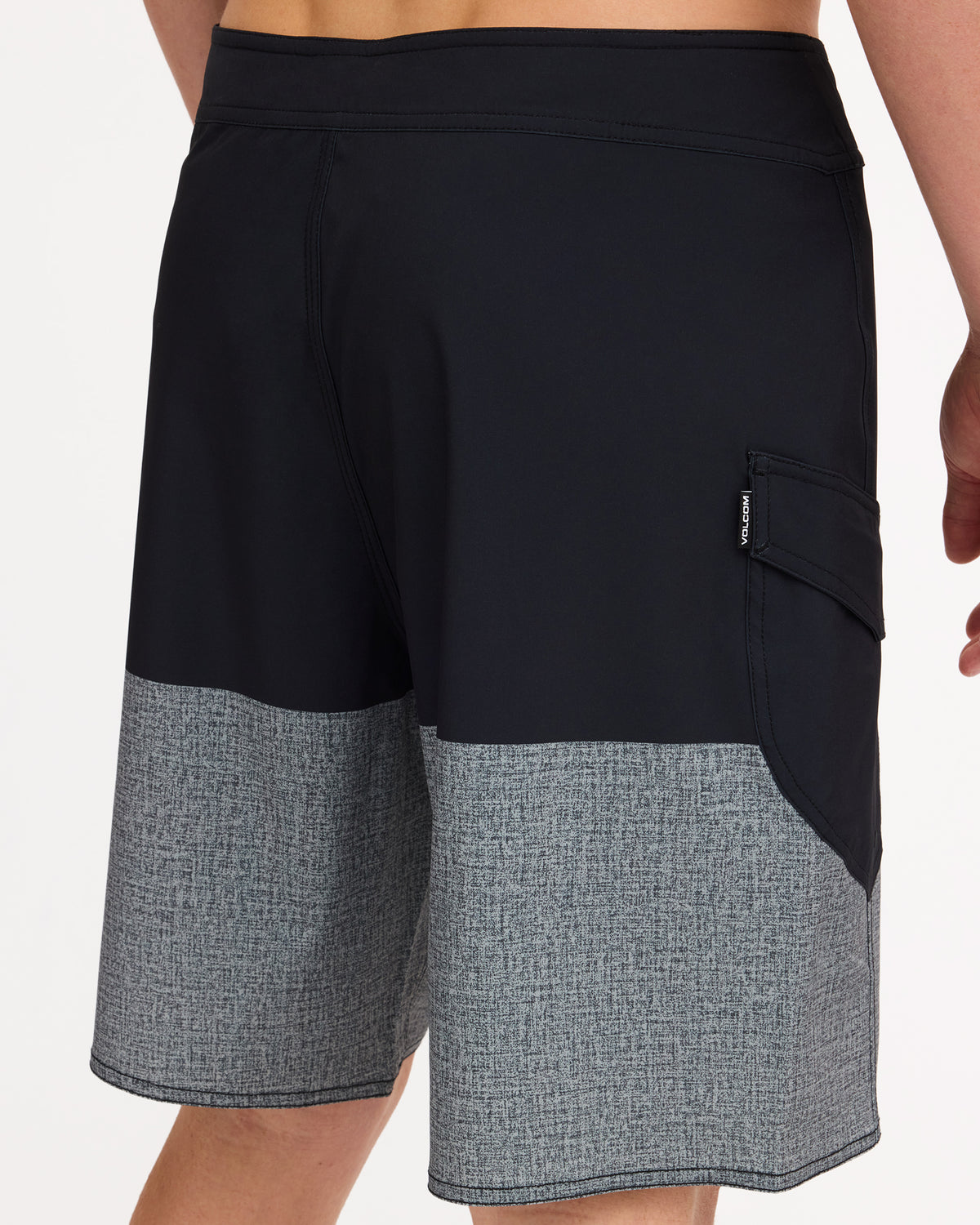 ucybs03011_volcom_blc_dtl1