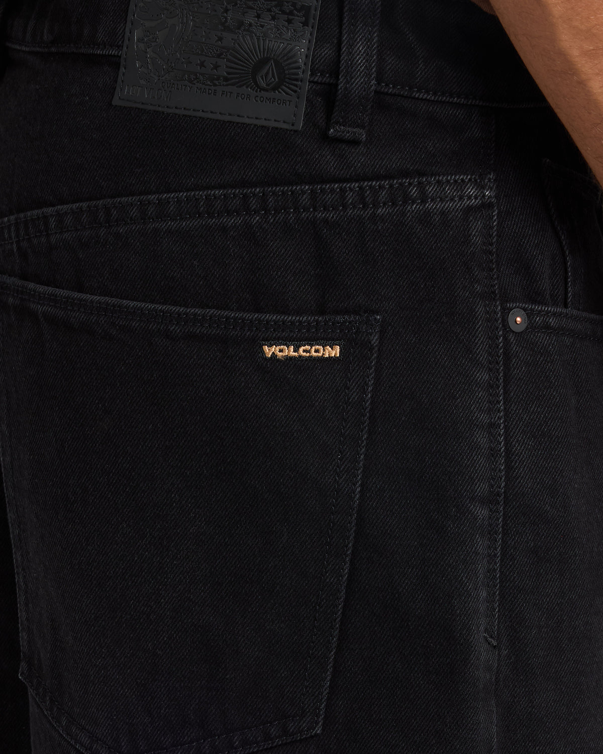 ucyds03000_volcom_blk_dtl1