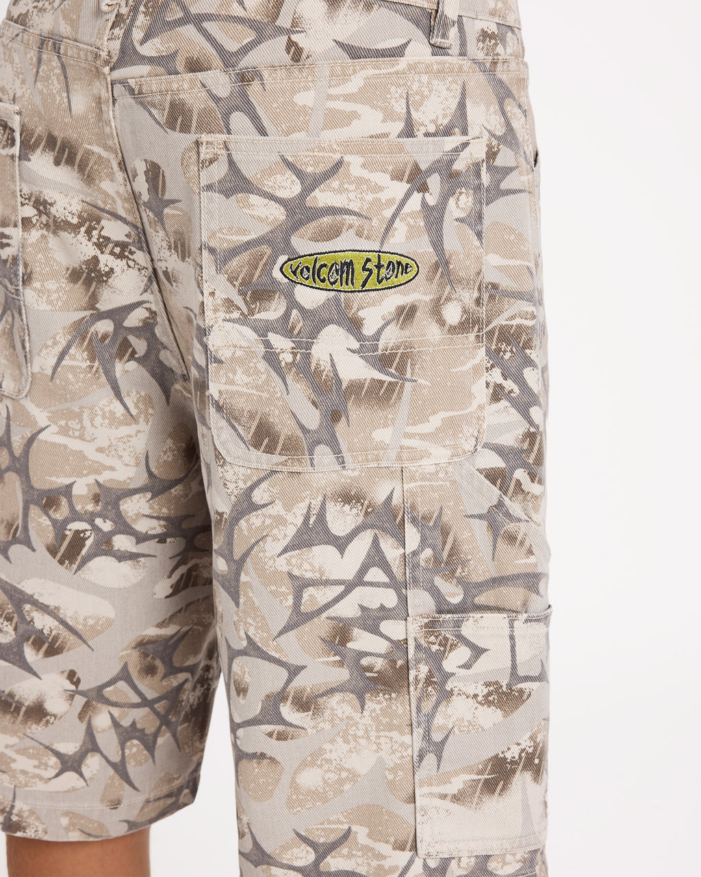 ucyds03001_volcom_cam_dtl1