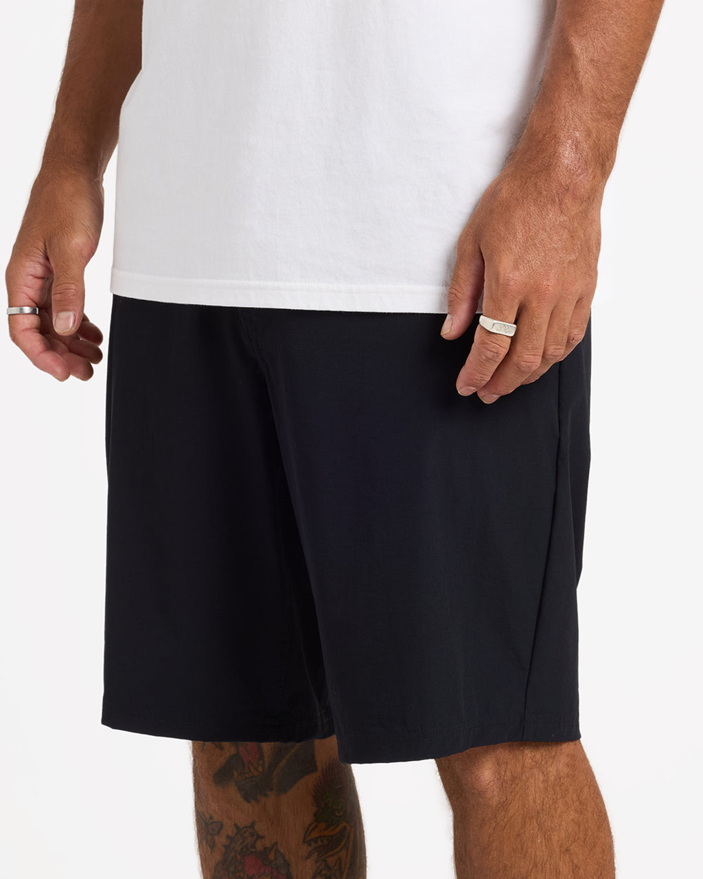 ucyhy03002_volcom_blk_sd6