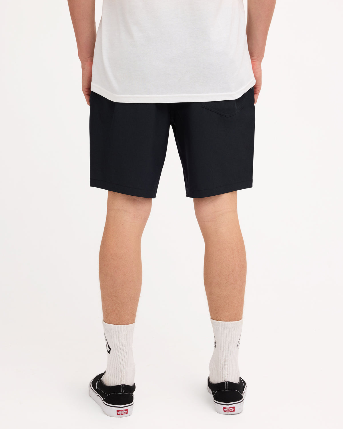 ucyhy03004_volcom_blk_bck1