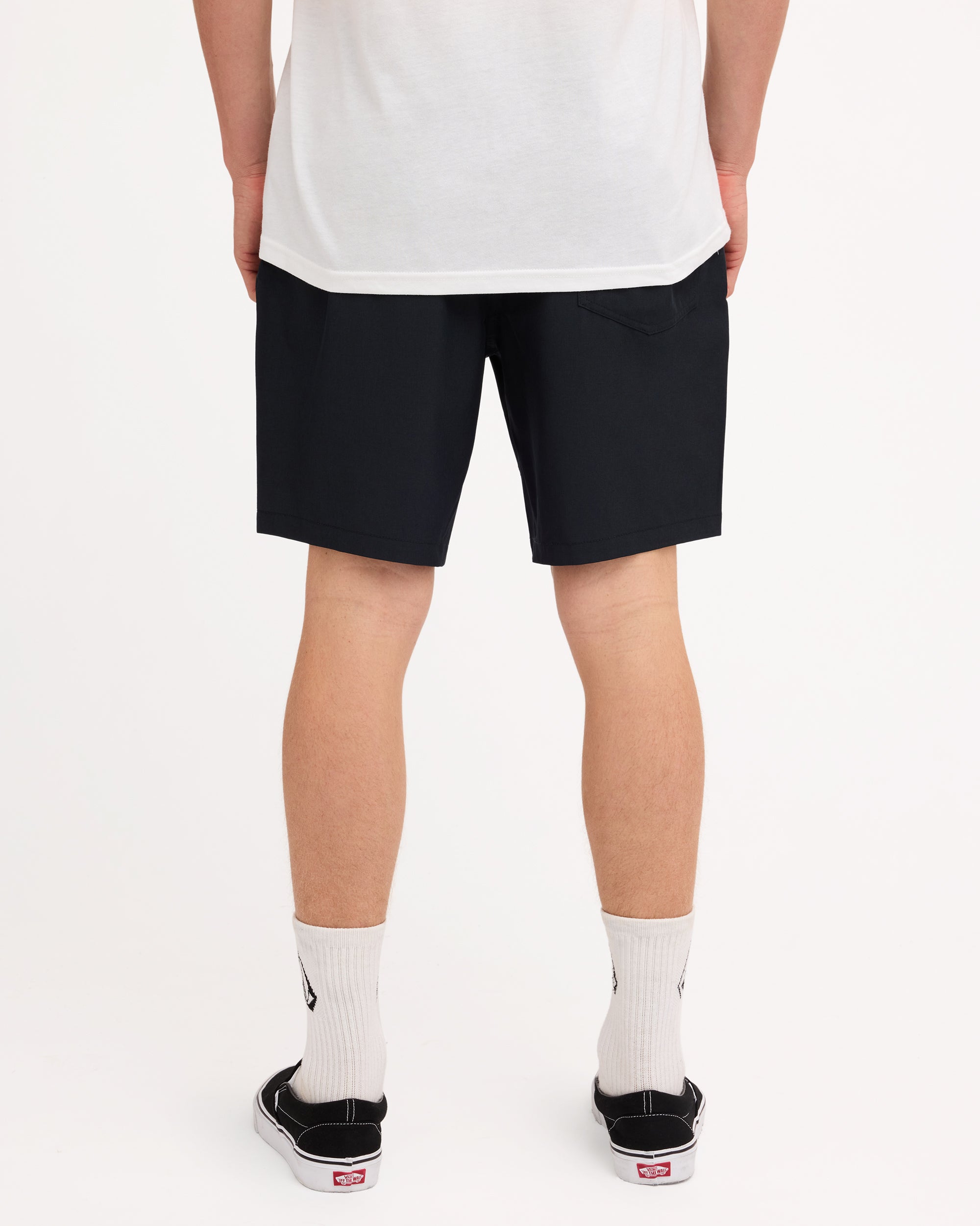 ucyhy03004_volcom_blk_bck1