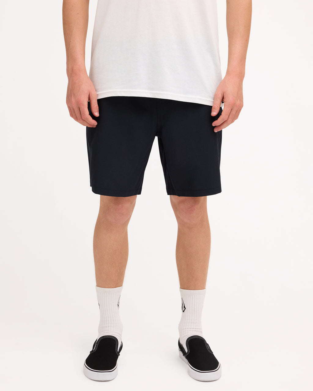 ucyhy03004_volcom_blk_frt1
