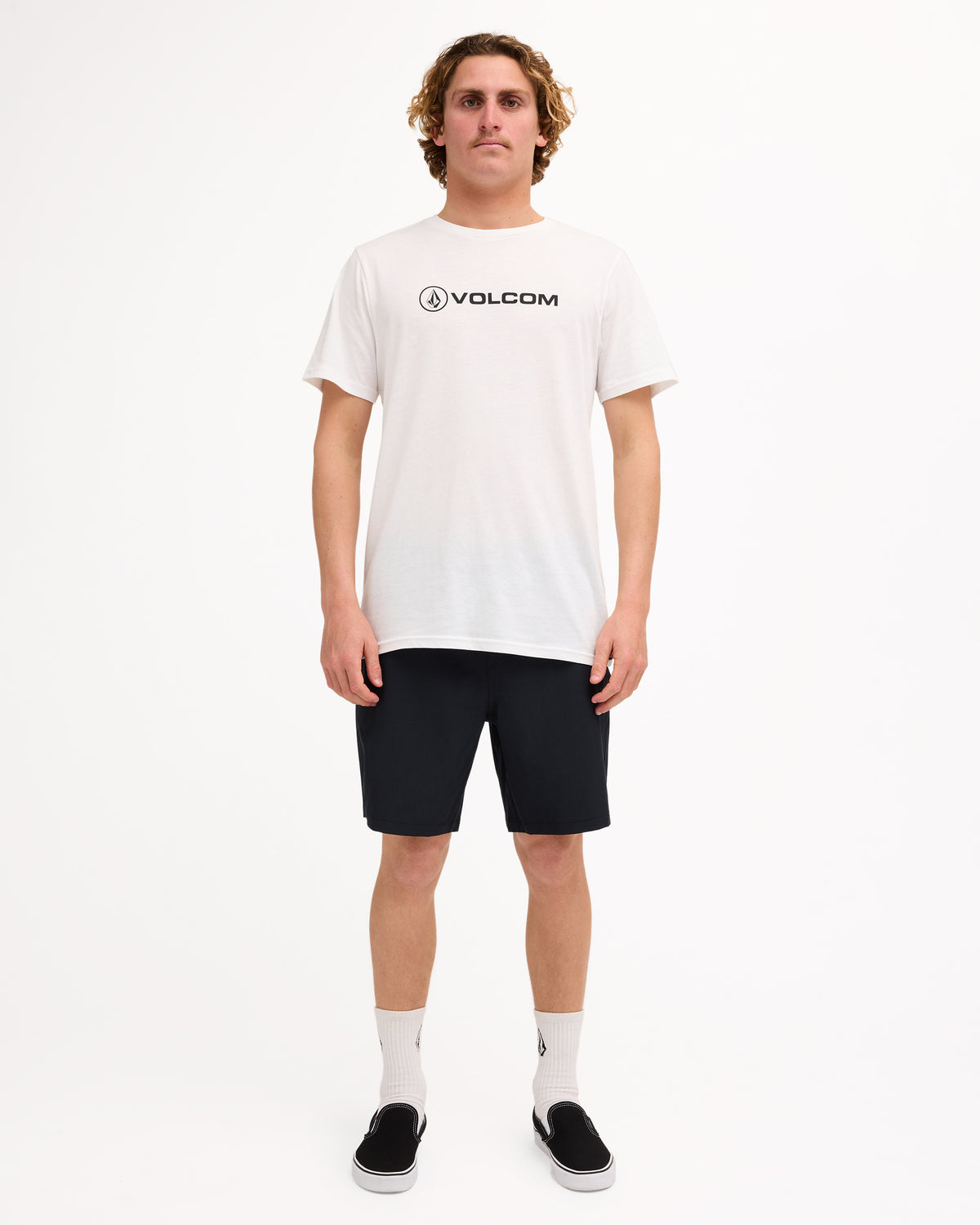 ucyhy03004_volcom_blk_frt9