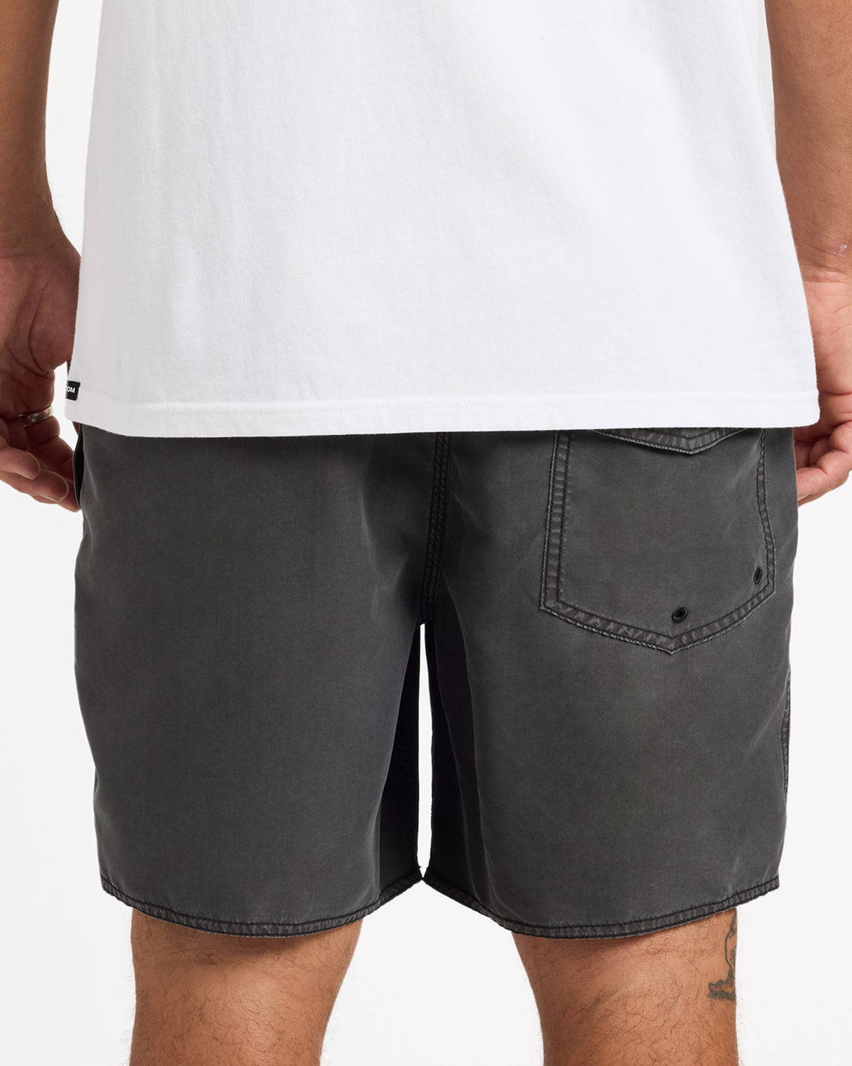 ucyjv03000_volcom_blk_bck6
