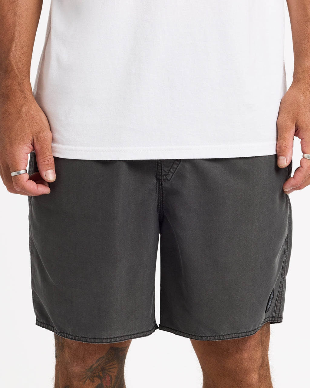 ucyjv03000_volcom_blk_frt6