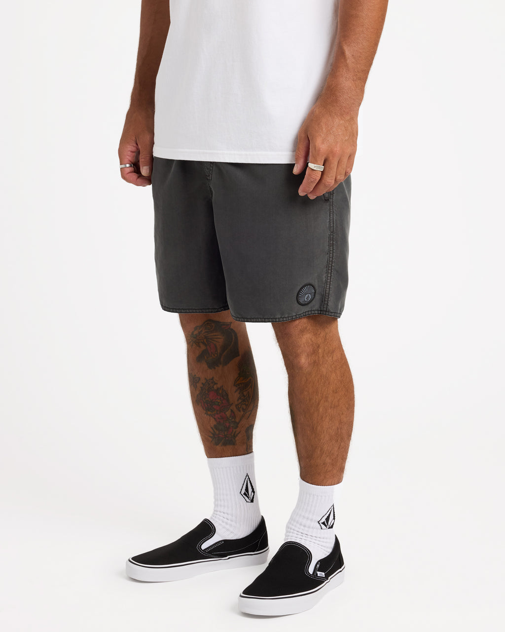 ucyjv03000_volcom_blk_sd1