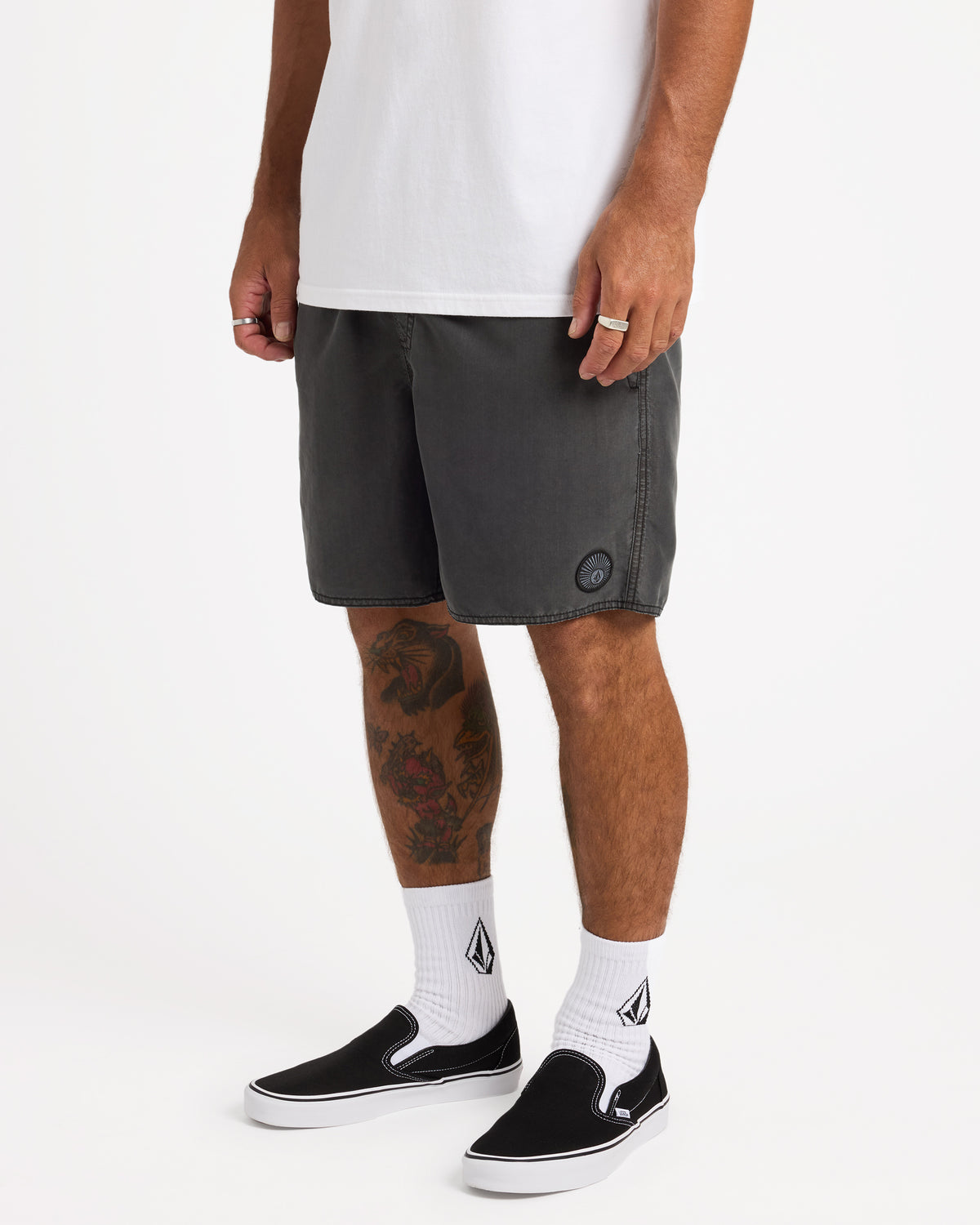 ucyjv03000_volcom_blk_sd1