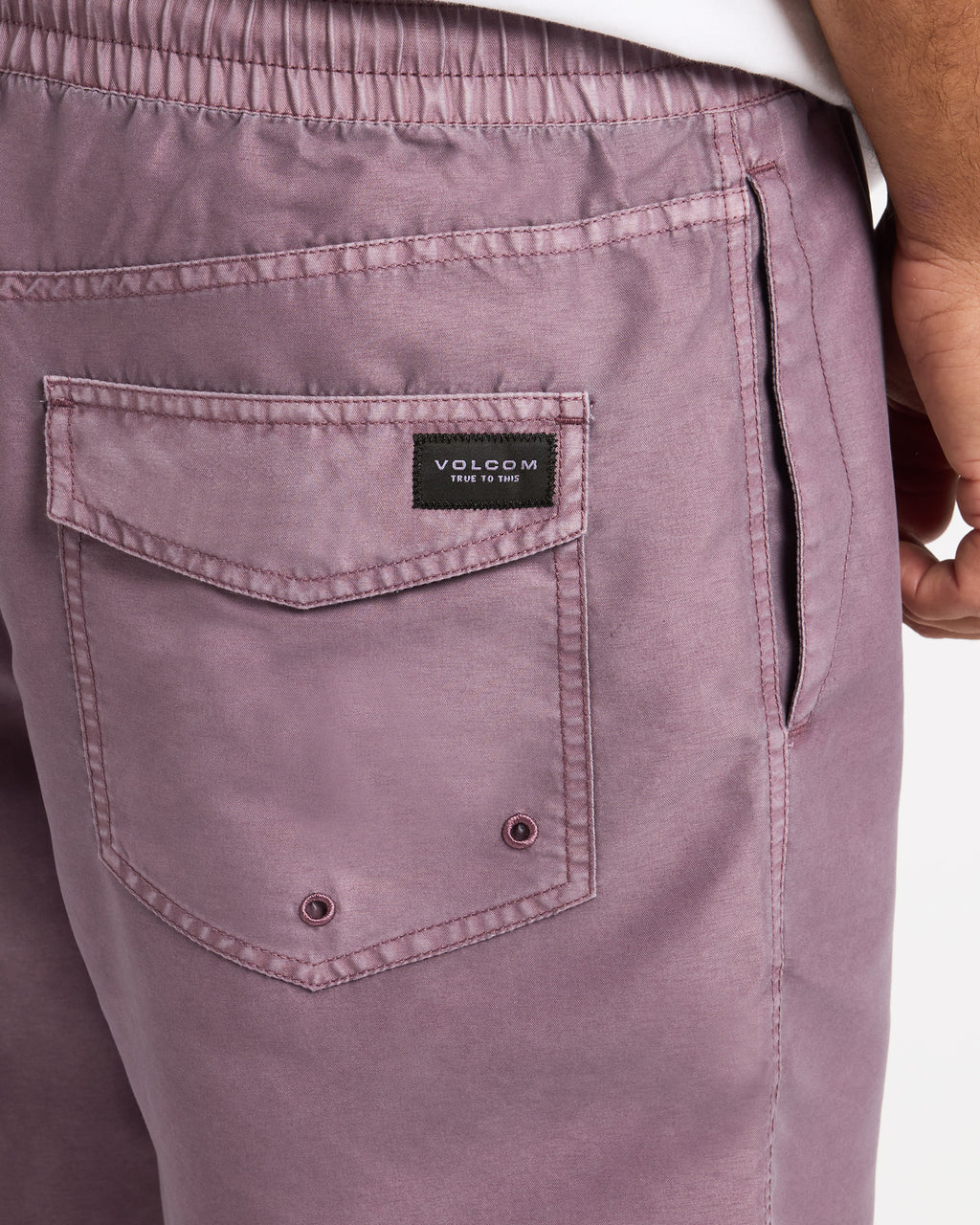 CENTER TRUNK 17