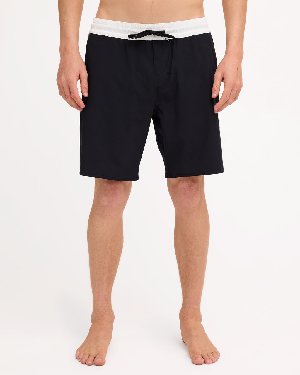 ucyjv03002_volcom_blk_frt1