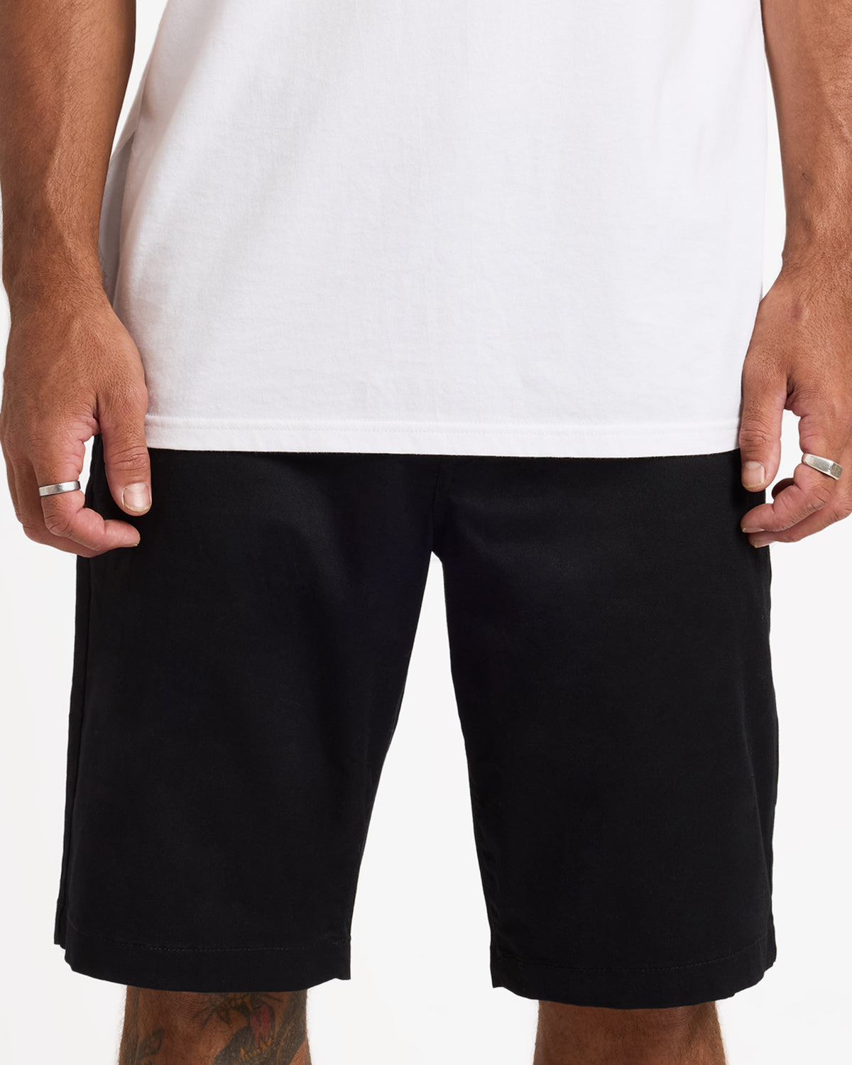 ucyws03017_volcom_blk_frt6