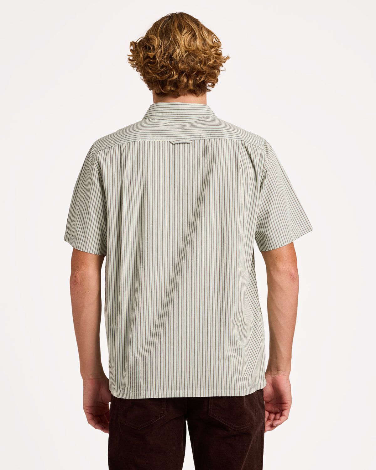 ucywt03003_volcom_stn_bck1