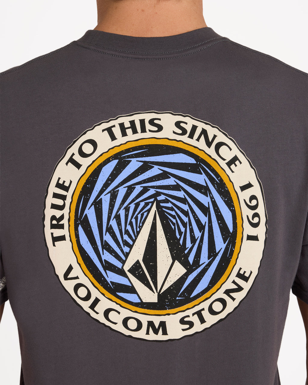 ucyzt03011_volcom_asb_dtl1