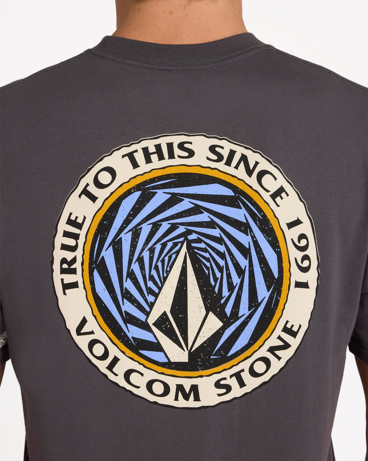 ucyzt03011_volcom_asb_dtl1