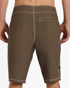uqybs03116_quiksilver_cqp0_bck6