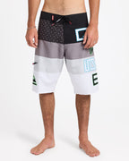 MO MASSIVE BOARDSHORT 23