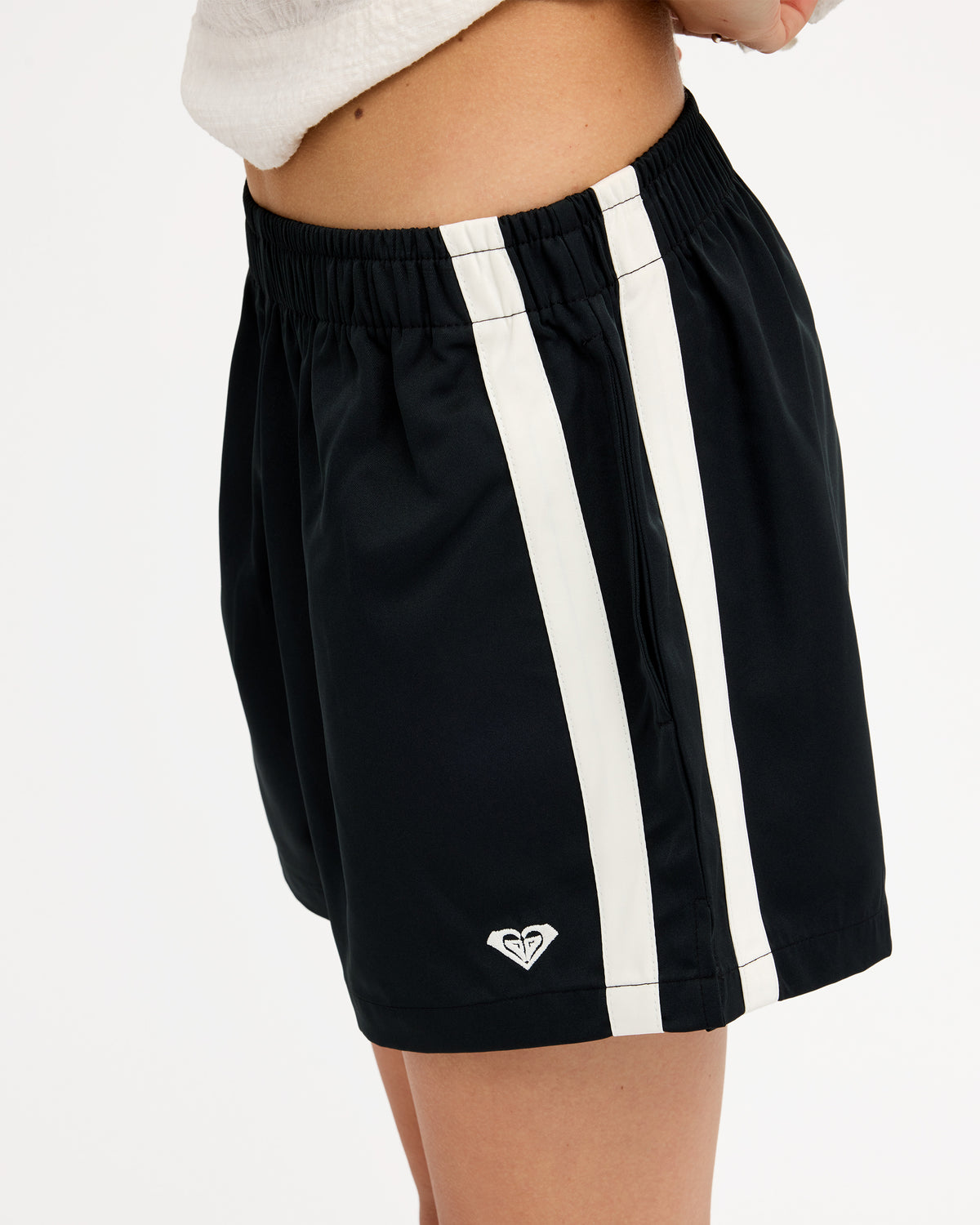 urjns03115_roxy_blk_dtl1