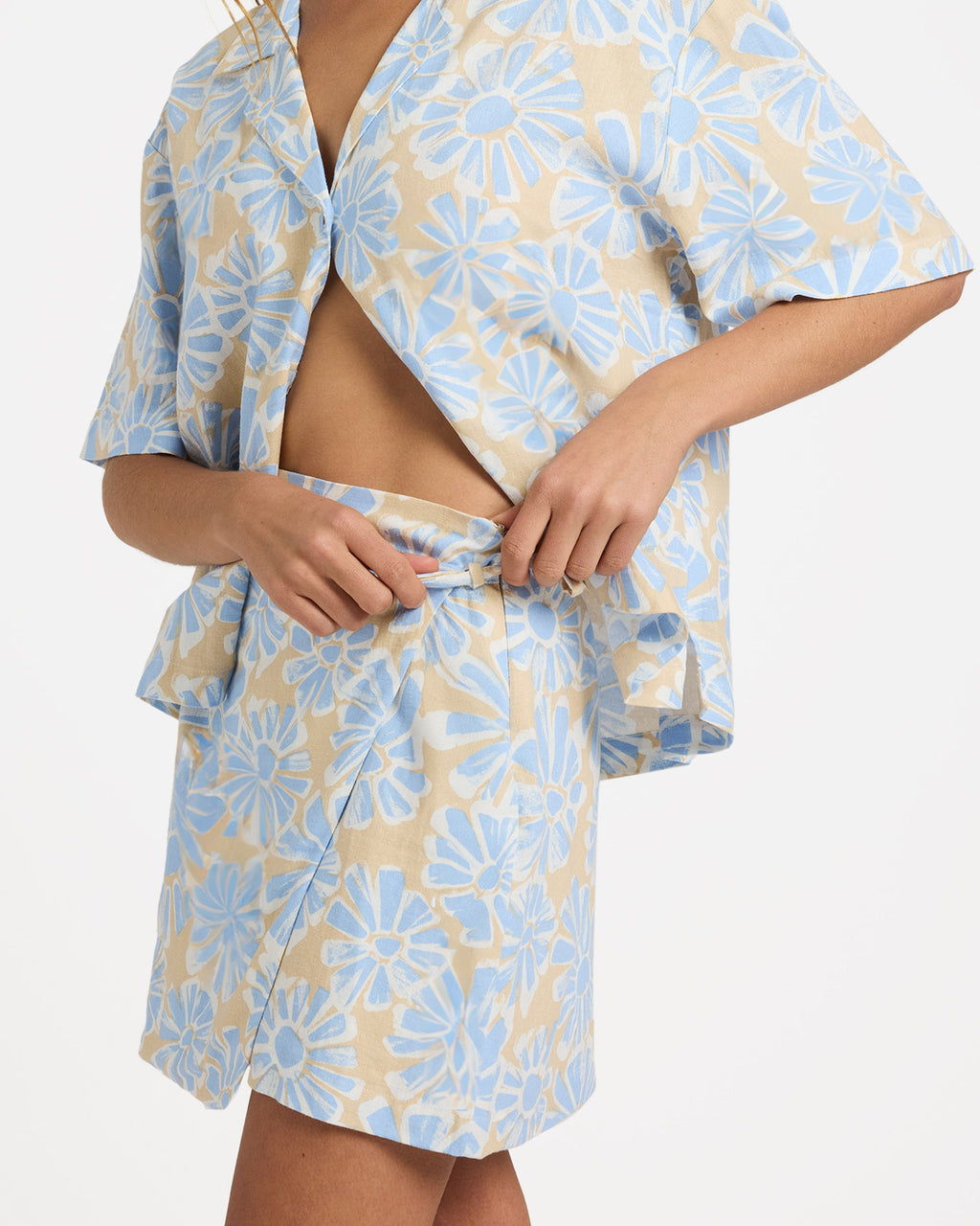 urjwk03055_roxy_bzr0_sd4