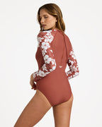 urjwr03272_roxy_cnn6_bck1