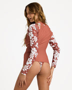 urjwr03274_roxy_cnn6_bck1