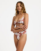 urjx103097_roxy_cnn6_sd1
