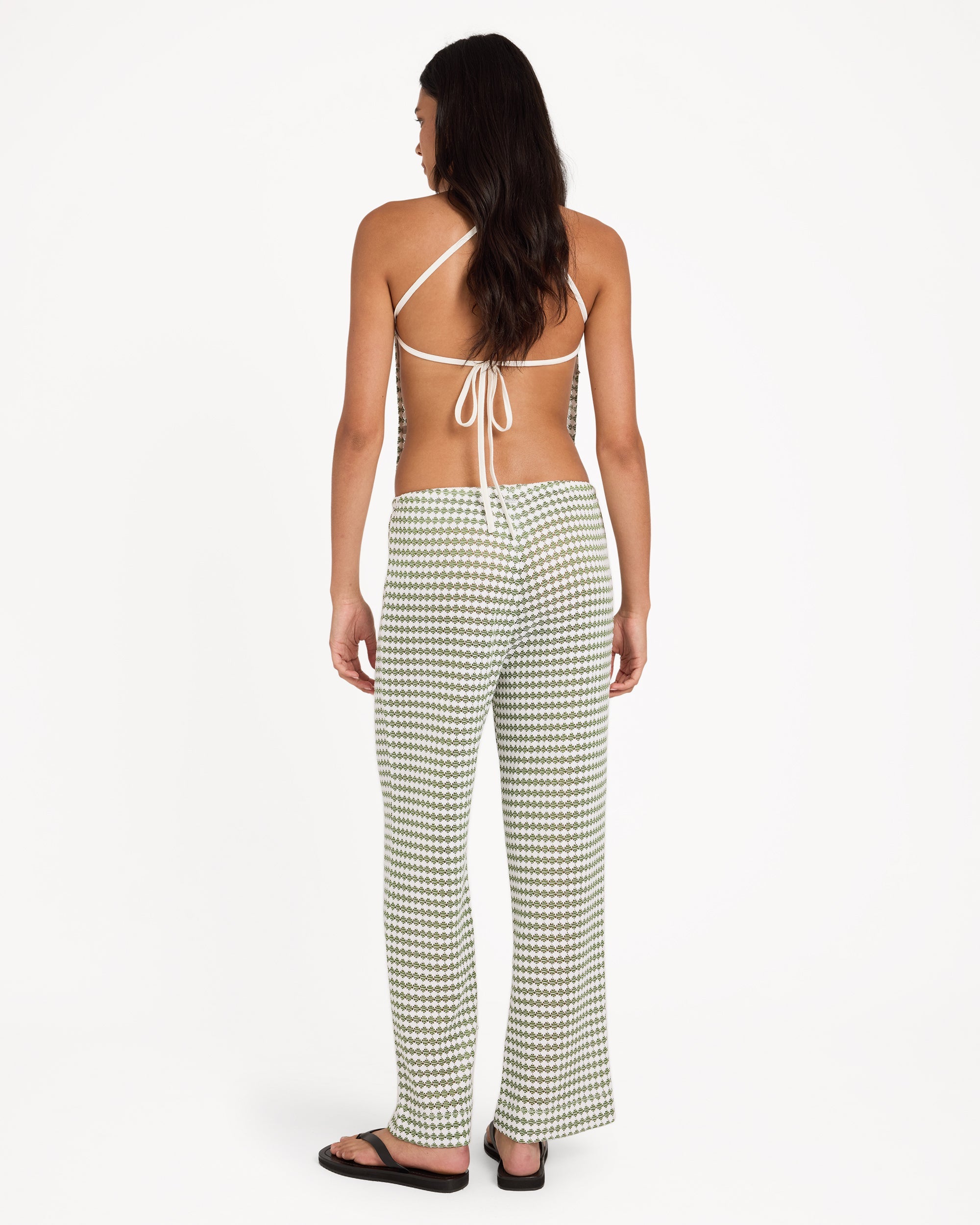uvjnp00163_rvca_elm_bck1