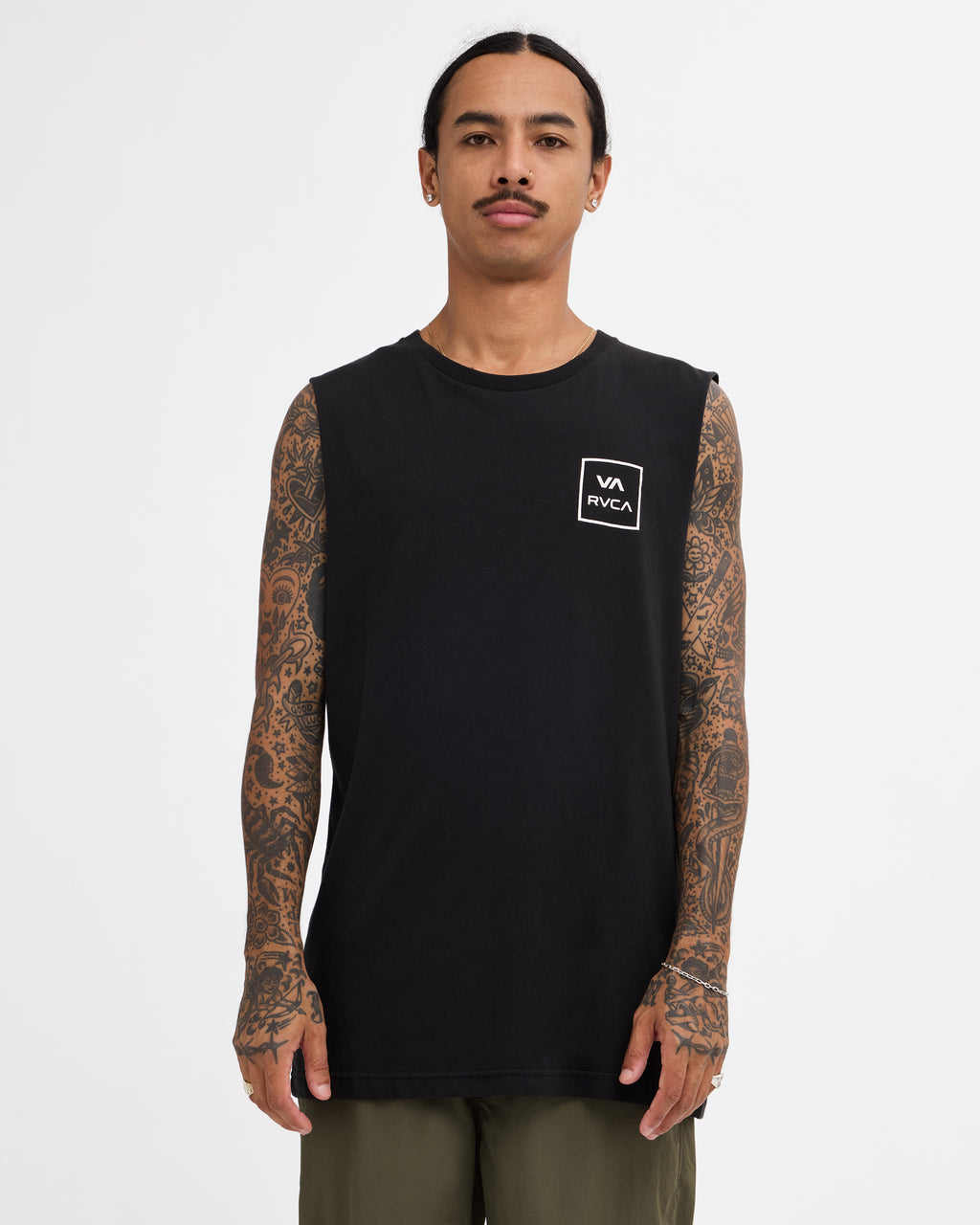 uvyzt00160_rvca_blk_frt1