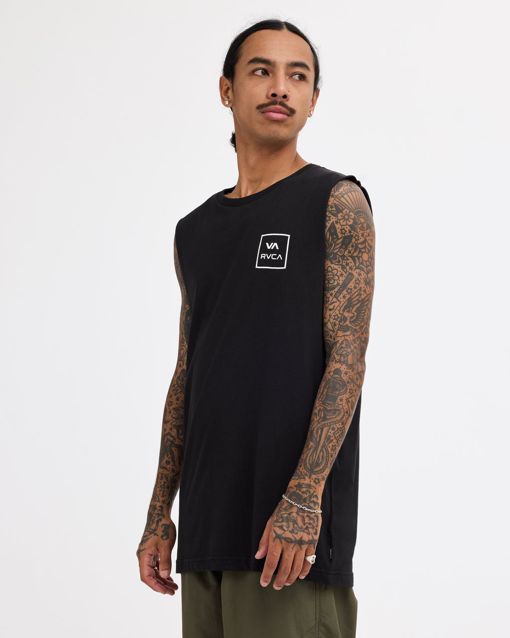 uvyzt00160_rvca_blk_sd1