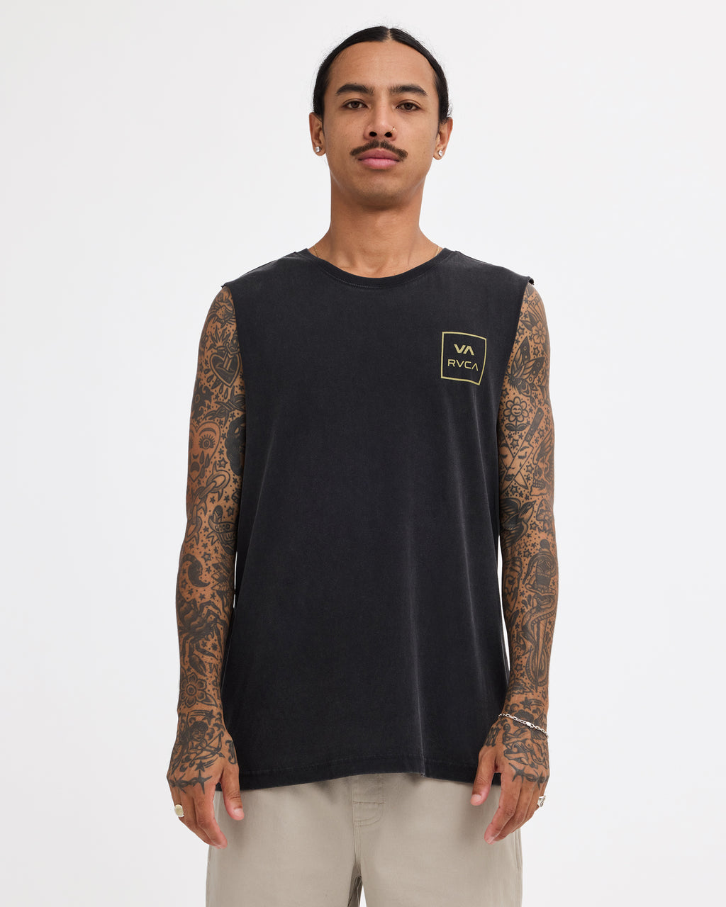 uvyzt00442_rvca_bac_frt1
