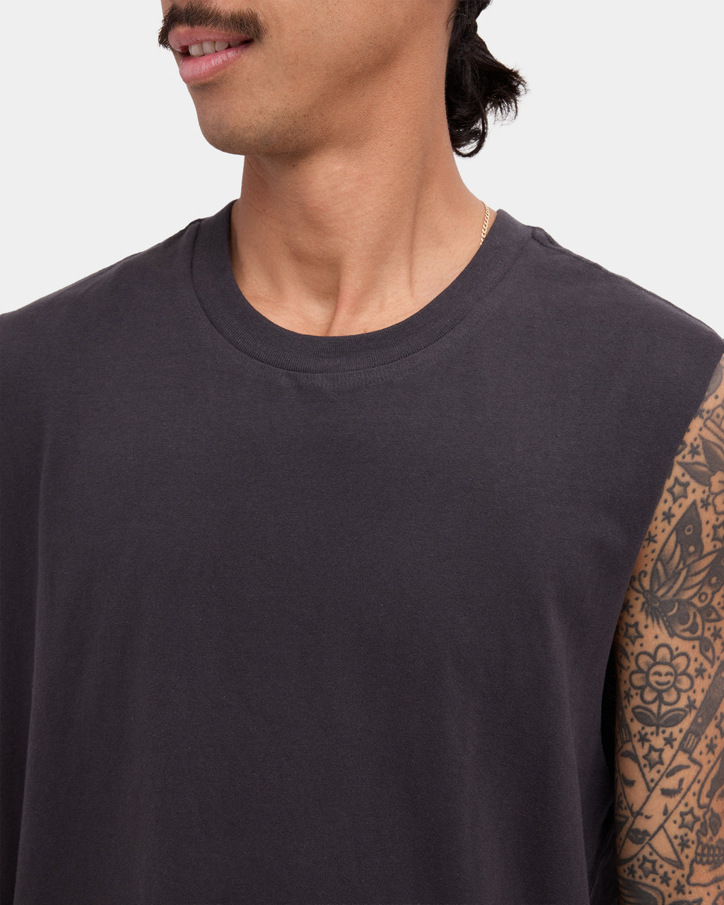 RVCA STANDARD MUSCLE