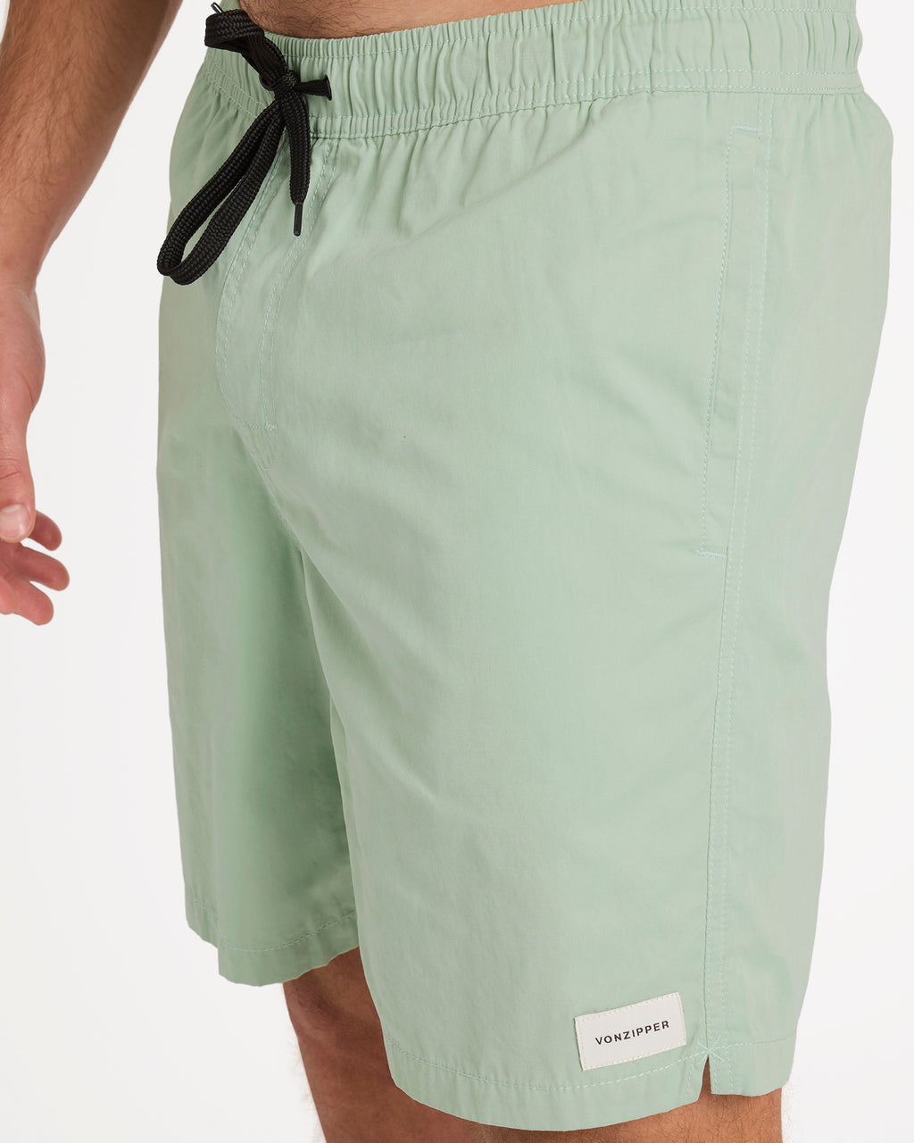 uzybs03000_vonzipper_frg_dtl1